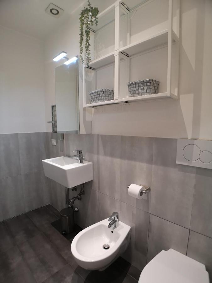Convenient Family Apt With Private Parking Mestre Exterior photo